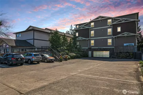 1109 29th St #203, Anacortes, WA 98221