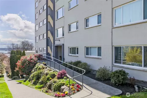 919 2nd Ave W #305, Seattle, WA 98119