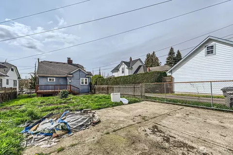 Exterior - 2723 Virginia Ave, Everett, WA 98201 photo 2 of 3