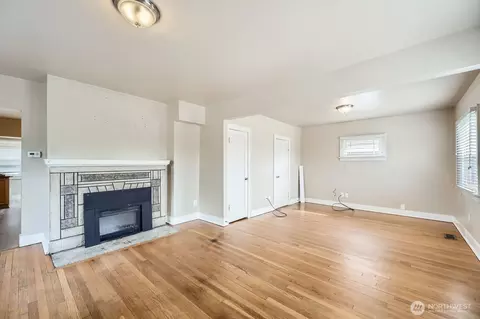 Living - 2723 Virginia Ave, Everett, WA 98201 photo 1 of 1