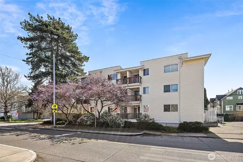 1215 N 90th N, Seattle, WA 98103