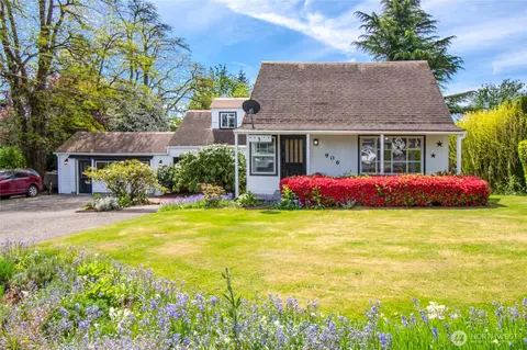 906 S Nevada Dr, Longview, WA 98632