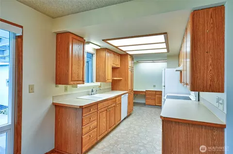 Kitchen - 1322 Mcdougall Ave, Everett, WA 98201 photo 1 of 2
