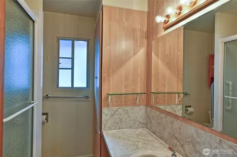 Bath - 1322 Mcdougall Ave, Everett, WA 98201 photo 2 of 3