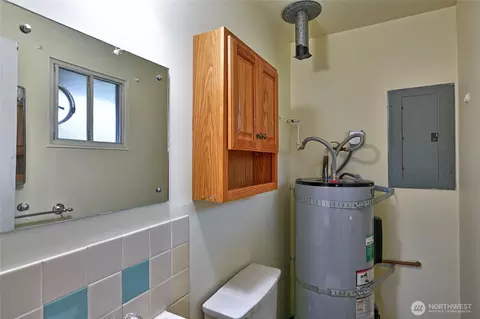 Bath - 1322 Mcdougall Ave, Everett, WA 98201 photo 3 of 3