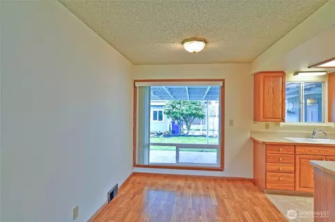 Dining - 1322 Mcdougall Ave, Everett, WA 98201 photo 1 of 1