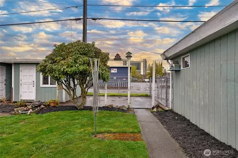 Exterior - 1322 Mcdougall Ave, Everett, WA 98201 photo 5 of 5