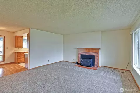 Living - 1322 Mcdougall Ave, Everett, WA 98201 photo 1 of 3