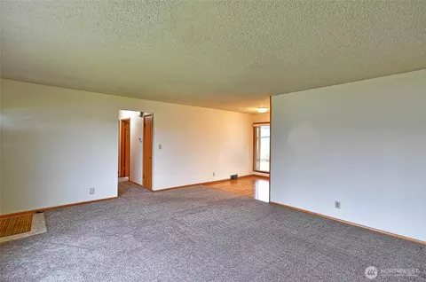 Living - 1322 Mcdougall Ave, Everett, WA 98201 photo 2 of 3