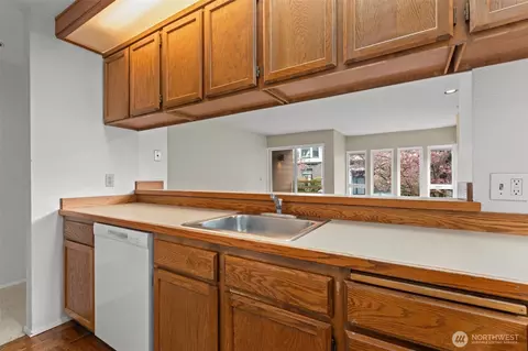 435 Summit Ave E #202, Seattle, WA 98102 photo 24