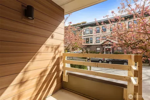 435 Summit Ave E #202, Seattle, WA 98102 photo 4