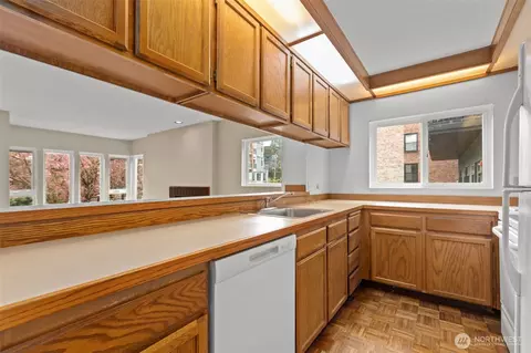 435 Summit Ave E #202, Seattle, WA 98102 photo 8