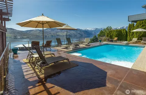 217 Riviera Dr, Chelan, WA 98816