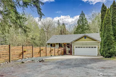 829 NW Pioneer Hill Rd, Poulsbo, WA 98370