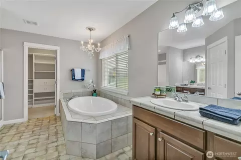 Bath - 14514 148th St E, Orting, WA 98360 photo 3 of 4