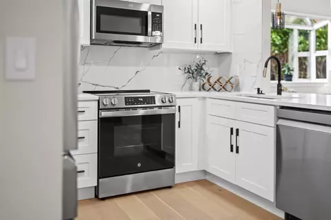 Kitchen - 1114 232nd Pl SW, Bothell, WA 98021 photo 1 of 2