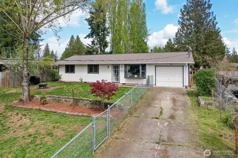 5418 S Island Dr E, Bonney Lake, WA 98391
