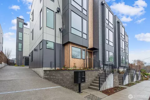 8324 16th Ave NW #D, Seattle, WA 98117