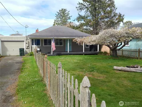104 9th St SE, Long Beach, WA 98631