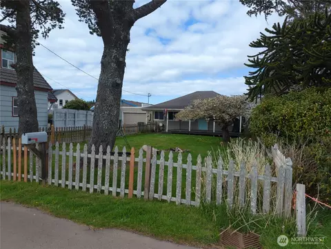 104 9th St SE, Long Beach, WA 98631 photo 2