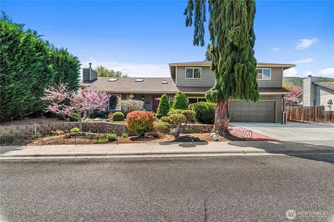 1707 Lexington Pl, Wenatchee, WA 98801