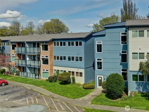 15142 65th Ave S #820, Tukwila, WA 98188