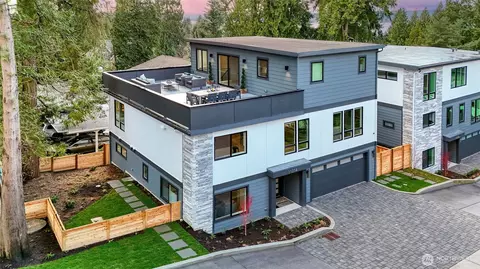 11214 NE 67th St, Kirkland, WA 98033