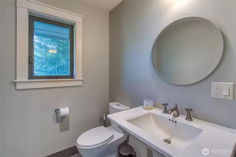 Bath - 40 Echo Bay Dr, Eastsound, WA 98245 photo 2 of 5