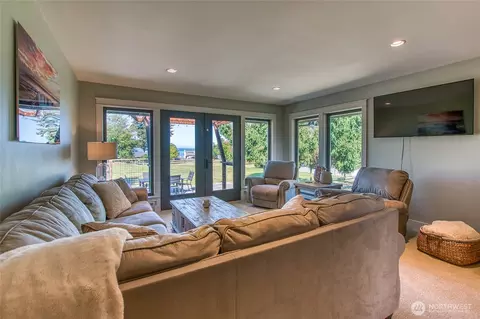 Living - 40 Echo Bay Dr, Eastsound, WA 98245 photo 2 of 5