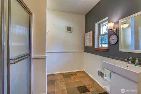 Bath - 40 Echo Bay Dr, Eastsound, WA 98245 photo 1 of 5