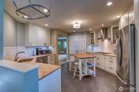 Kitchen - 40 Echo Bay Dr, Eastsound, WA 98245 photo 2 of 4