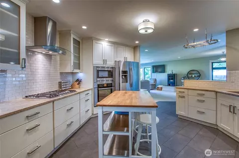 Kitchen - 40 Echo Bay Dr, Eastsound, WA 98245 photo 4 of 4