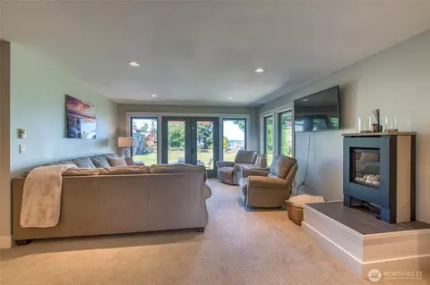 Living - 40 Echo Bay Dr, Eastsound, WA 98245 photo 4 of 5