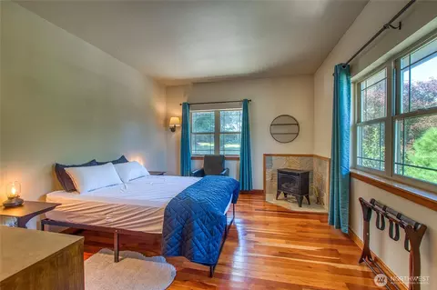 Bedroom - 40 Echo Bay Dr, Eastsound, WA 98245 photo 1 of 6