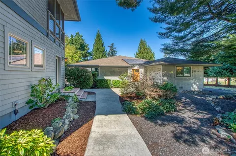 Exterior - 40 Echo Bay Dr, Eastsound, WA 98245 photo 2 of 7