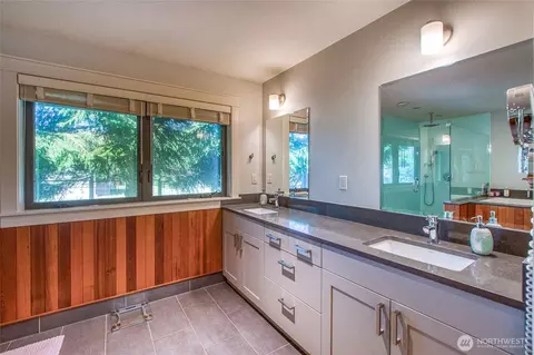 Bath - 40 Echo Bay Dr, Eastsound, WA 98245 photo 4 of 5