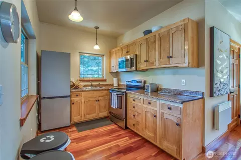 Kitchen - 40 Echo Bay Dr, Eastsound, WA 98245 photo 1 of 4