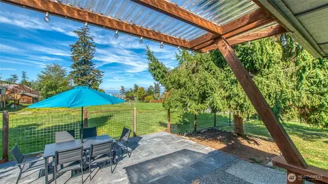 Exterior - 40 Echo Bay Dr, Eastsound, WA 98245 photo 6 of 7
