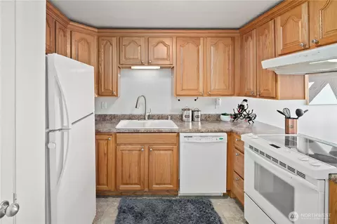 Kitchen - 134 Semanski St #D, Enumclaw, WA 98022 photo 2 of 3