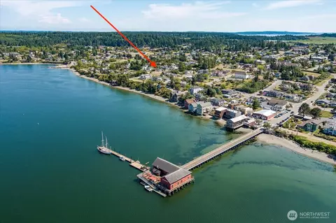 201 NE 9th St, Coupeville, WA 98239
