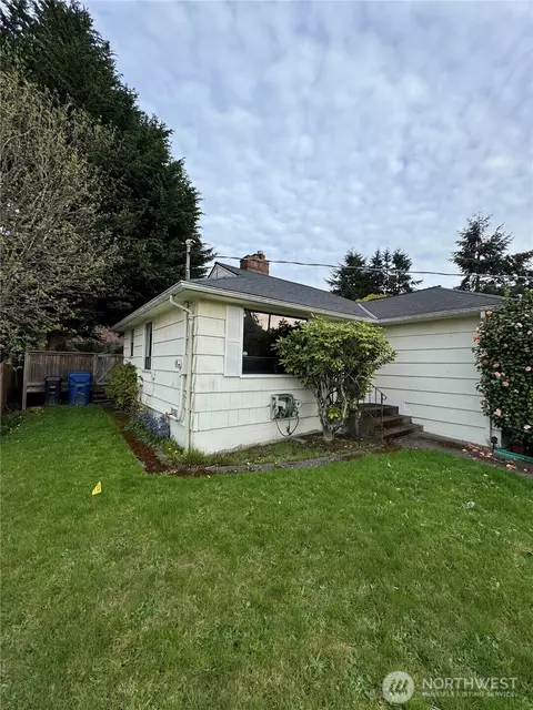 3818 32nd Ave W, Seattle, WA 98199