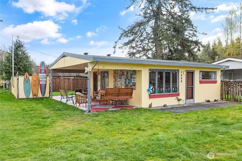7688 Pine Dr, Blaine, WA 98230