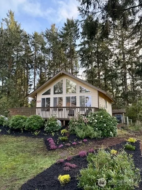 825 Duck Lake Dr NE, Ocean Shores, WA 98569