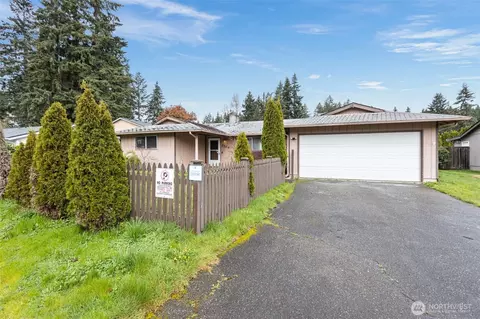 2704 Forest Park Ct N, Puyallup, WA 98374