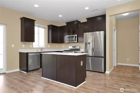Kitchen - 329 Ericksen Ln N, Enumclaw, WA 98022 photo 1 of 1