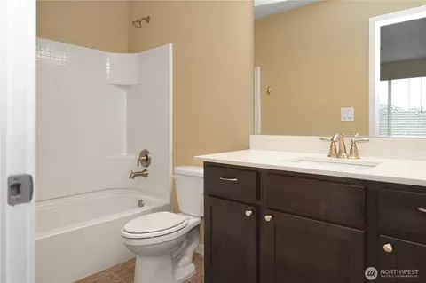 Bath - 329 Ericksen Ln N, Enumclaw, WA 98022 photo 7 of 9