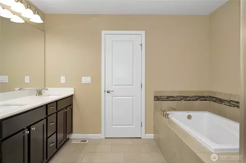Bath - 329 Ericksen Ln N, Enumclaw, WA 98022 photo 2 of 9