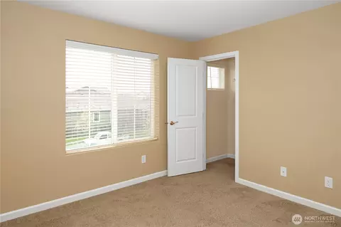 Bedroom - 329 Ericksen Ln N, Enumclaw, WA 98022 photo 5 of 5