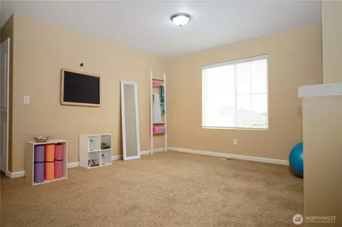 Bedroom - 329 Ericksen Ln N, Enumclaw, WA 98022 photo 1 of 5