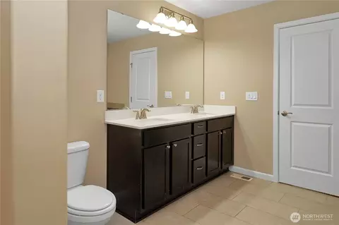 Bath - 329 Ericksen Ln N, Enumclaw, WA 98022 photo 3 of 9
